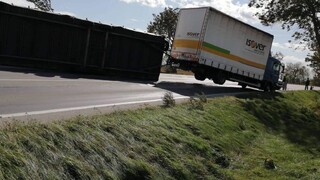 Výpadky elektriny i zatvorené cintoríny. Víchor spôsobil problémy