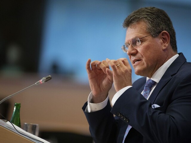 Šefčovič čelil europoslancom, padali aj nepríjemné otázky
