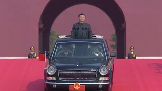 Komunistická Čína oslavuje, usporiadala gigantickú prehliadku