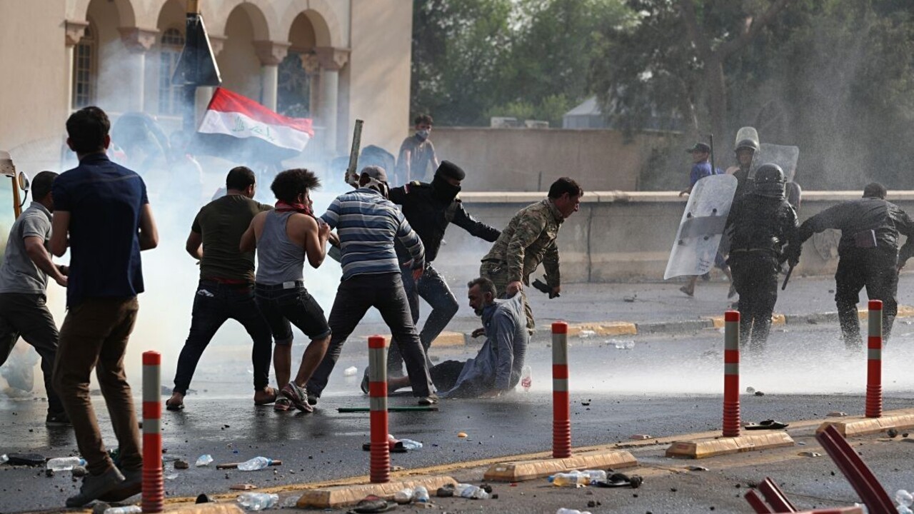 Masívne protesty rozohnali streľbou, hlásia ranených i mŕtveho