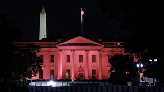 Rozruch v Bielom dome. Zo stropu na novinára spadla myš