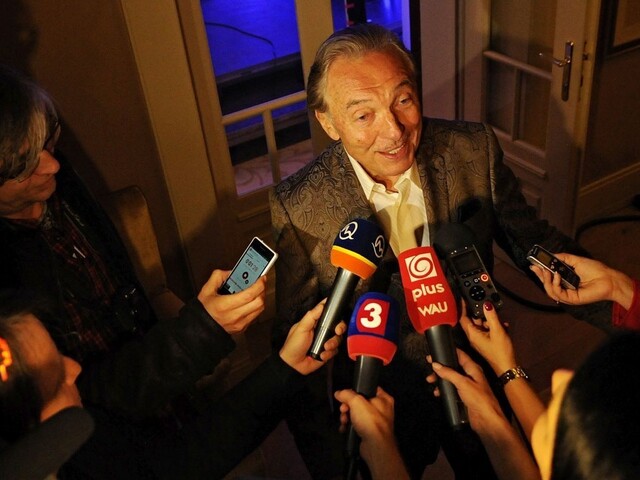 Sprevádzal nás od mladosti. Politici sa lúčia s Karlom Gottom