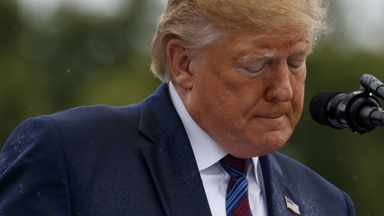 Strieľajte migrantom do nôh, navrhoval Trump podľa novej knihy