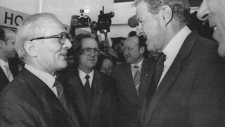 Armády sluhov, západné erotické filmy. Takto žili elity komunizmu