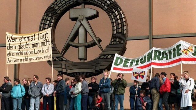 demonstranti-socializmus-berlin_ac1100ae-eca5-4365.jpg