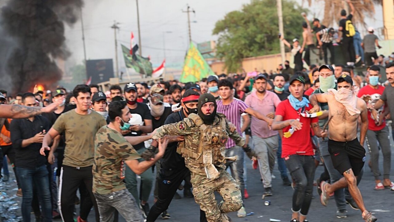 Začali strieľať do demonštrantov. Na uliciach v Iraku tečie krv