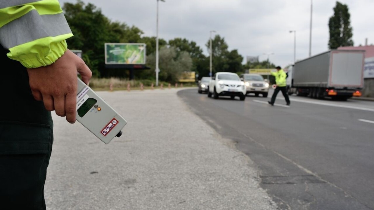 Opitá v škole i za volantom. Učiteľku umiestnili do policajnej cely