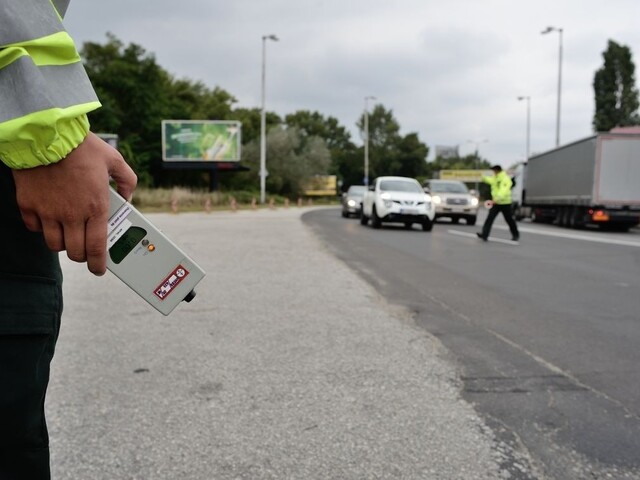 Opitá v škole i za volantom. Učiteľku umiestnili do policajnej cely