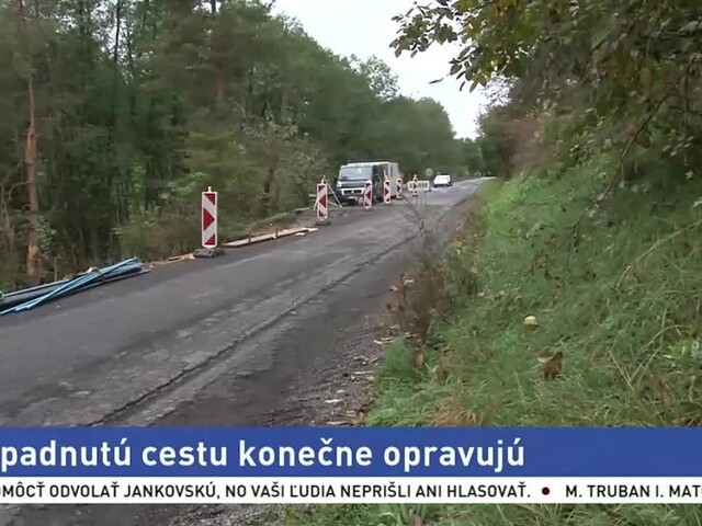 Kritika a sťažnosti zabrali, prepadnutú cestu konečne opravujú