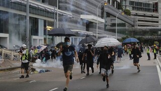 Demonštranti sa búria proti zákazu, hrozia im roky vo väzení