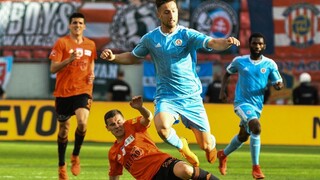 Slovan v Ružomberku spasil Šporar, body sa delili aj v Žiline