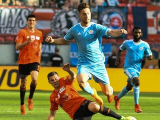 Slovan v Ružomberku spasil Šporar, body sa delili aj v Žiline