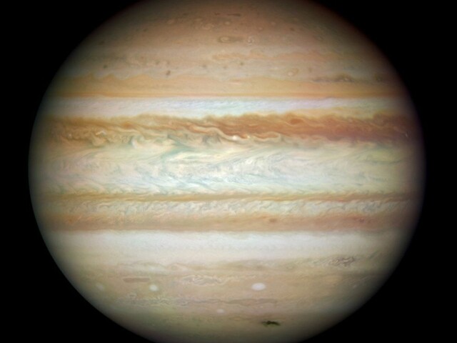 Najviac mesiacov už nemá Jupiter, predbehla ho táto planéta