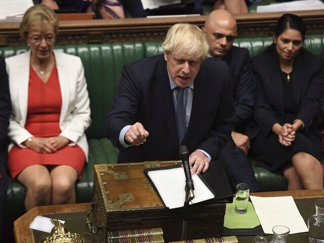 Johnson chce pauzu, pokúsi sa o ďalšiu parlamentnú prestávku