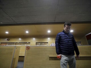 Historik ponúka Okamurovi a jeho strane kurz súčasných dejín zdarma