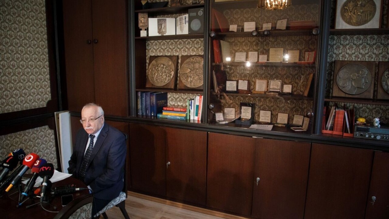 Chlapca s nádorom začali operovať, prípad rozhádal odborníkov