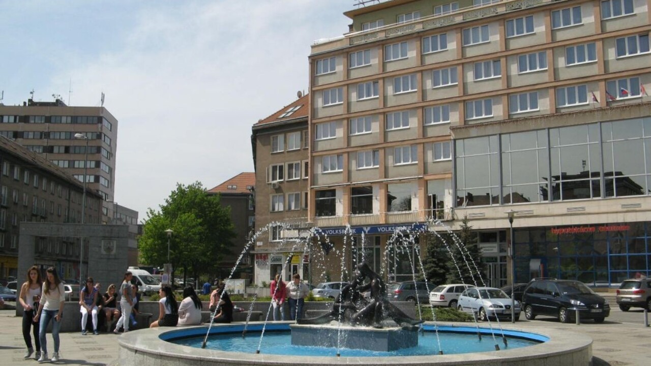 V bratislavskom hoteli sa bili nahí muži, polícia zasiahla