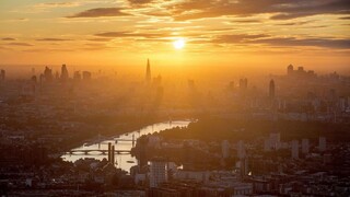 Hľadači pokladov prehľadávajú bahnité brehy. Oplatí sa to