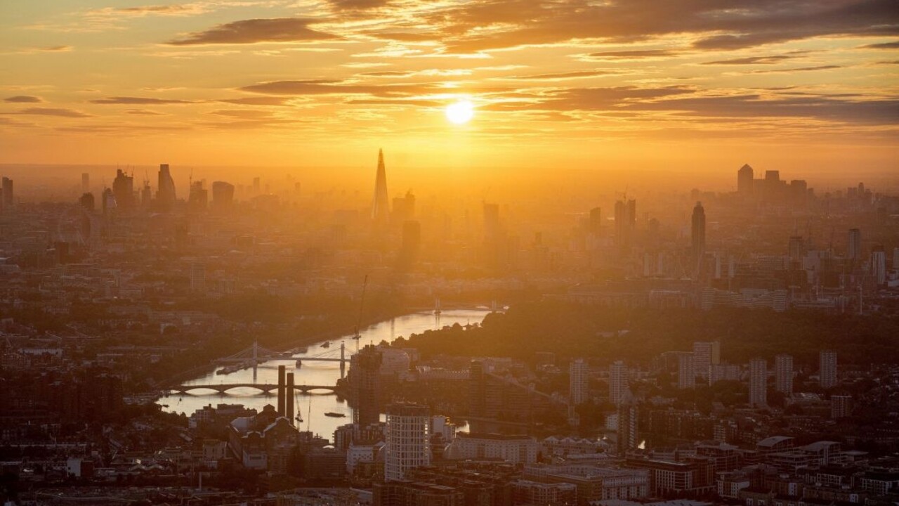 Temža Londýn západ slnka 1140px (SITA/AP)