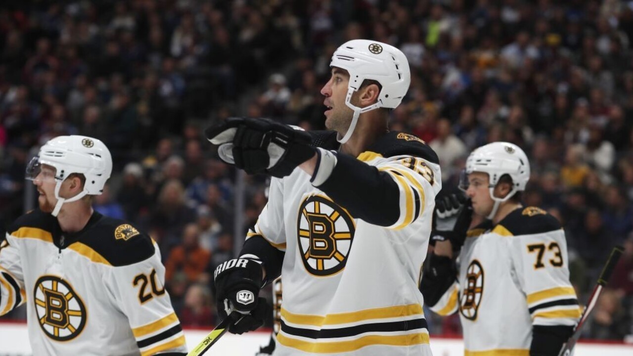 NHL: Boston prvýkrát stratil body, nepomohol ani gól Cháru