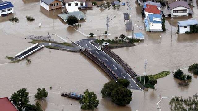 V Japonsku začali počítať obete, jedna z nich vypadla záchranárom