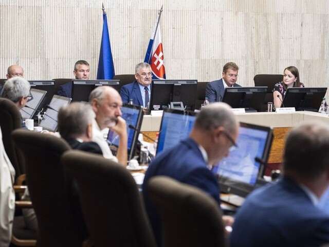 Tripartita prerokovala návrh rozpočtu, deficit si vyslúžil kritiku
