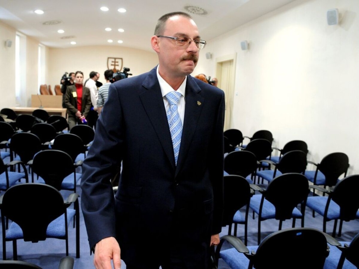 Trnka po nahrávke nemôže vykonávať funkciu, tvrdí Rada prokurátorov