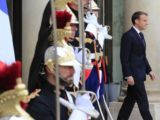 Macronovu reformu schválil parlament, mení umelé oplodnenie