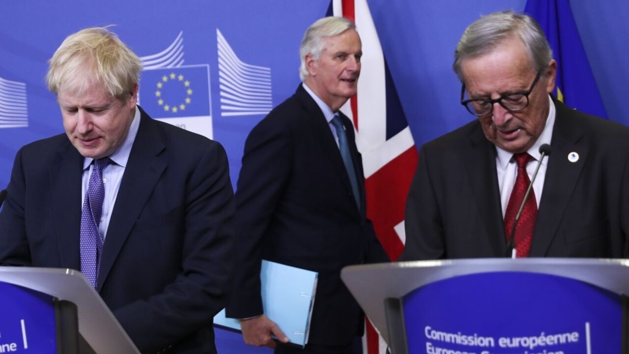 Konečne sa dohodli. Barnier predstavil nový scenár brexitu