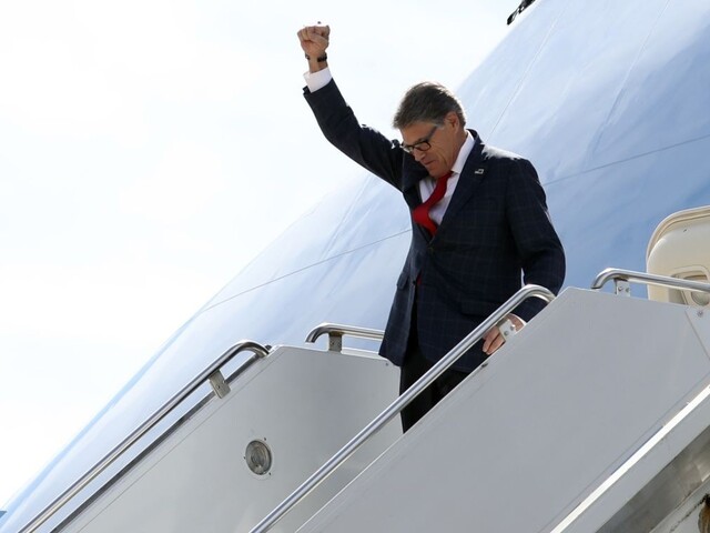 Prišiel jeho čas. Minister zapletený do škandálu odchádza od Trumpa