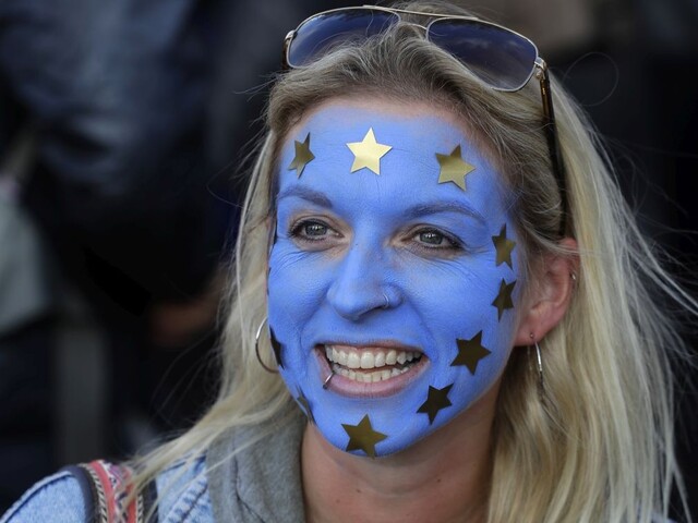V Londýne protestujú tisíce ľudí, vyrokovaná dohoda sa im nepáči