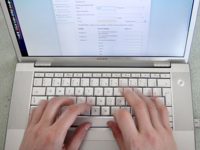 Vláda opäť prijíma nové sociálne opatrenia, odborníci nesúhlasia