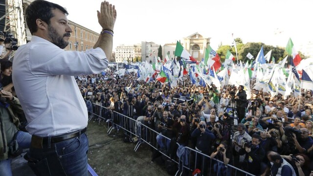 Majú ruky od krvi, obvinila na protestoch vládu talianska pravica