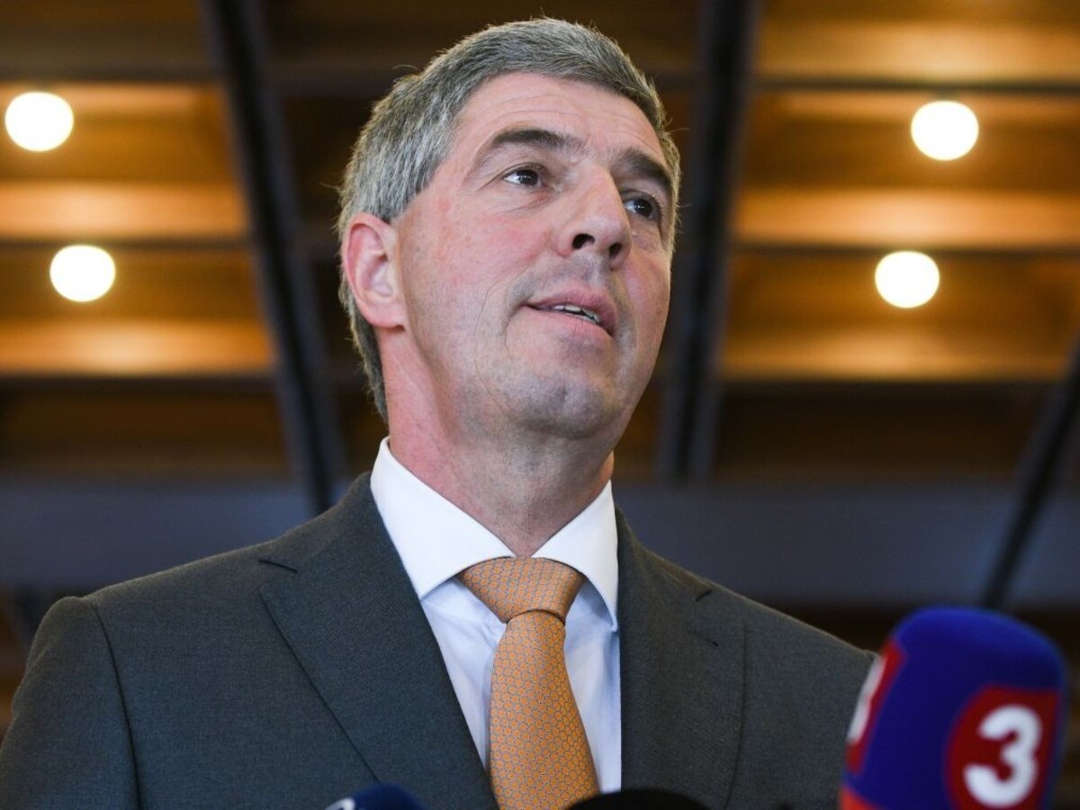 Je najpopulárnejší. Bugár podľa Ravasza na kandidátku koalície patrí