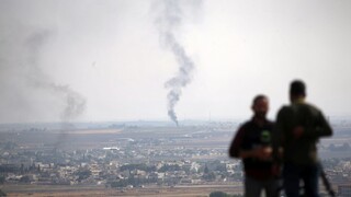 Kurdi sa stiahli z pohraničného mesta. Erdogan zopakoval hrozbu