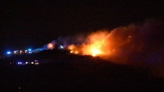 V Trnave zasiahli pri požiari skládky, hasenie komplikoval vietor