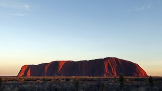 Zatvoria austrálsku horu Uluru, turisti sa správali neúctivo