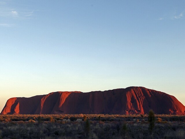 Zatvoria austrálsku horu Uluru, turisti sa správali neúctivo