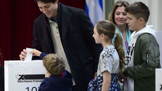 V kanadských voľbách víťazí strana premiéra, stratila však väčšinu