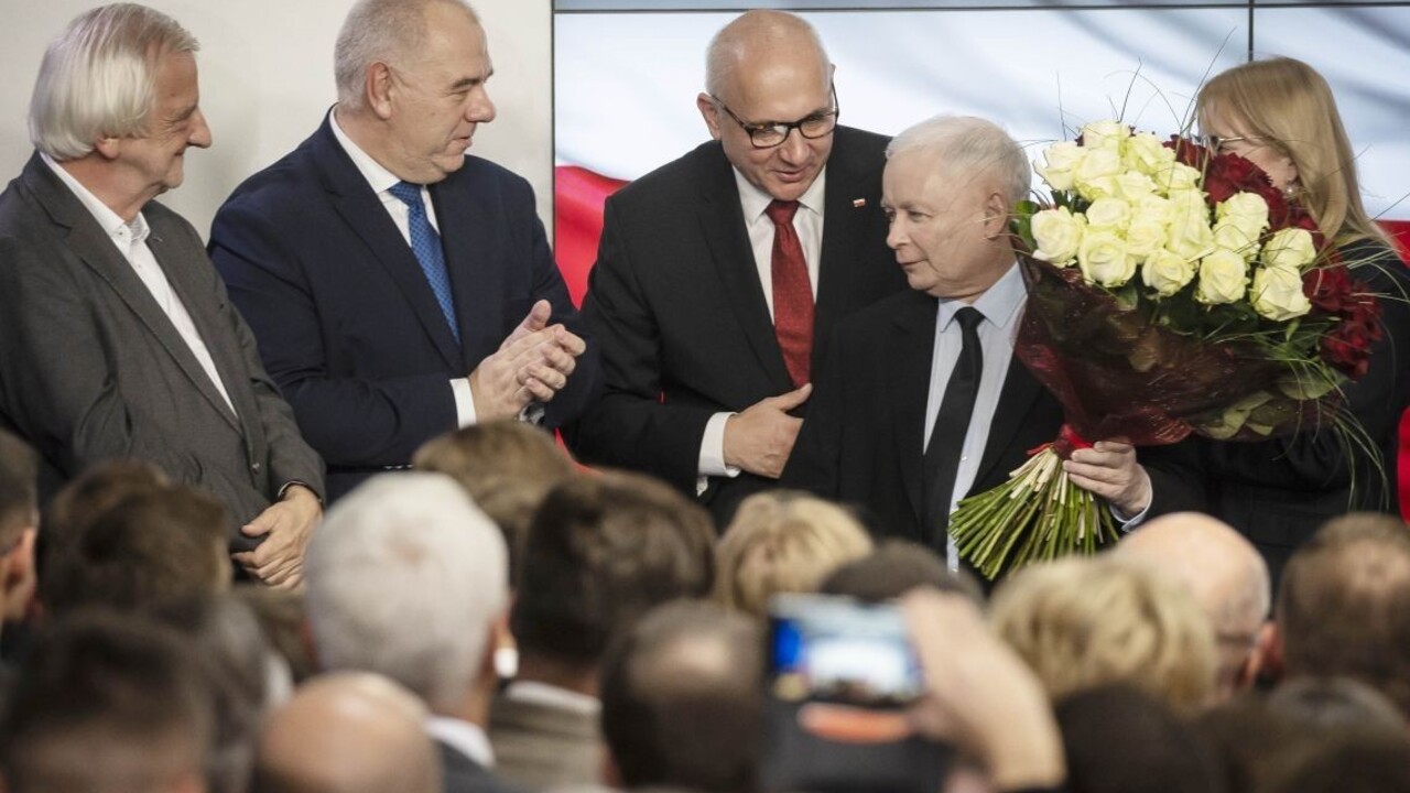 Poľskej vládnej strane sa nepáčia výsledky volieb, hlasy prepočítajú