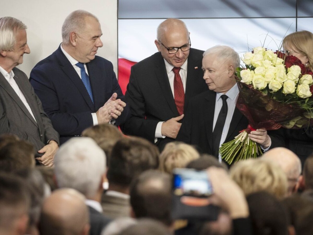 Poľskej vládnej strane sa nepáčia výsledky volieb, hlasy prepočítajú