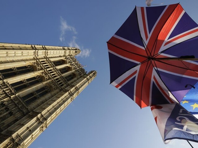 Johnson prehral hlasovanie, Tusk odporučí EÚ odklad brexitu