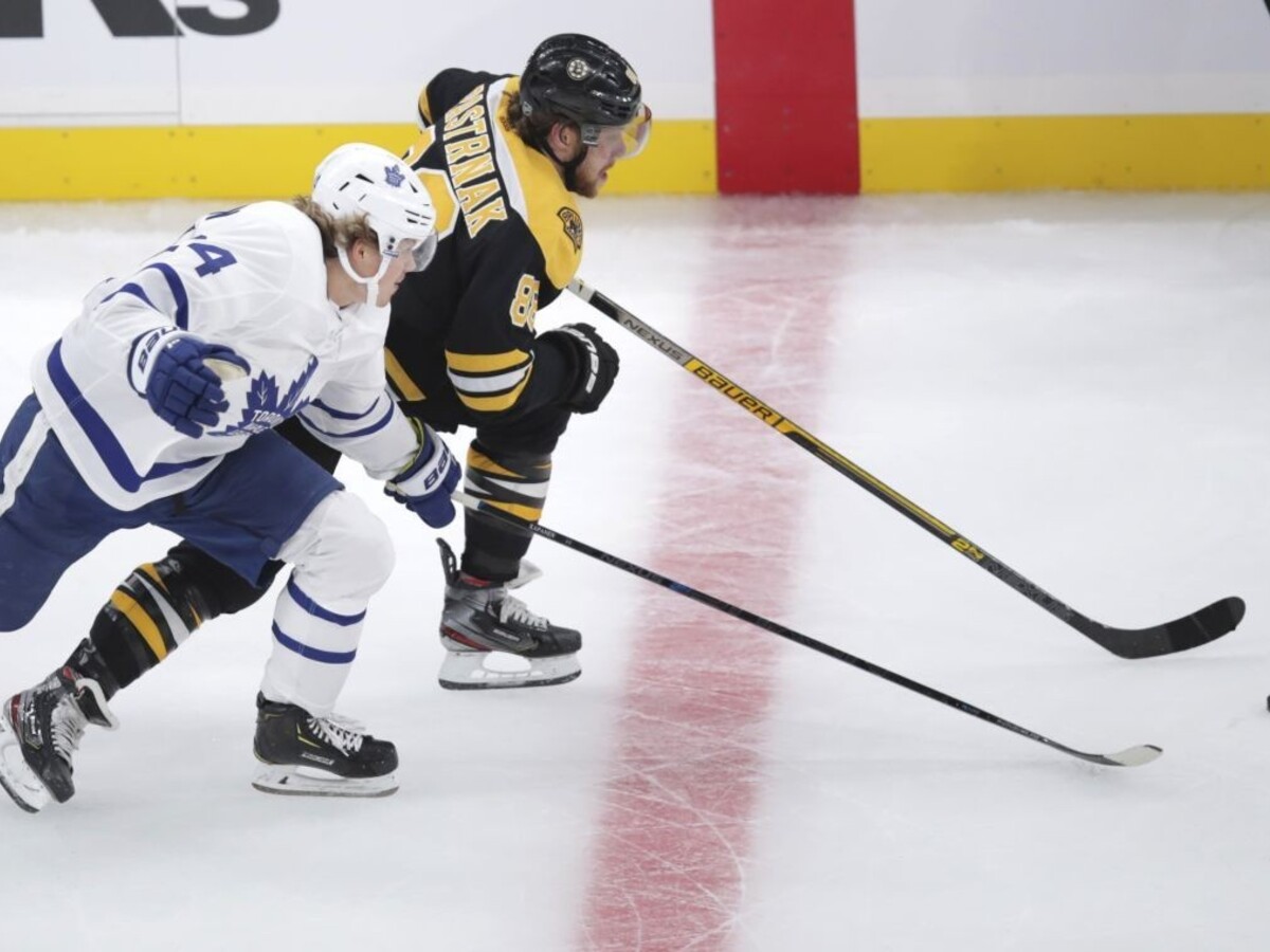 NHL: Hráči Bostonu zdolali Toronto, Chára blokoval strely