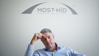 Bugárovci idú do volieb sami, koalícia Maďarov padla