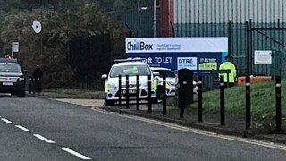 V nákladnom aute v britskom grófstve našli desiatky mŕtvol