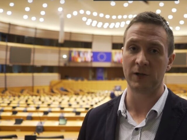 Uhrík zosmiešňoval transrodovú poslankyňu, môže mať problém