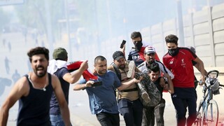 V Bagdade prisľúbili protest bez násilia, polícia však rázne zasiahla