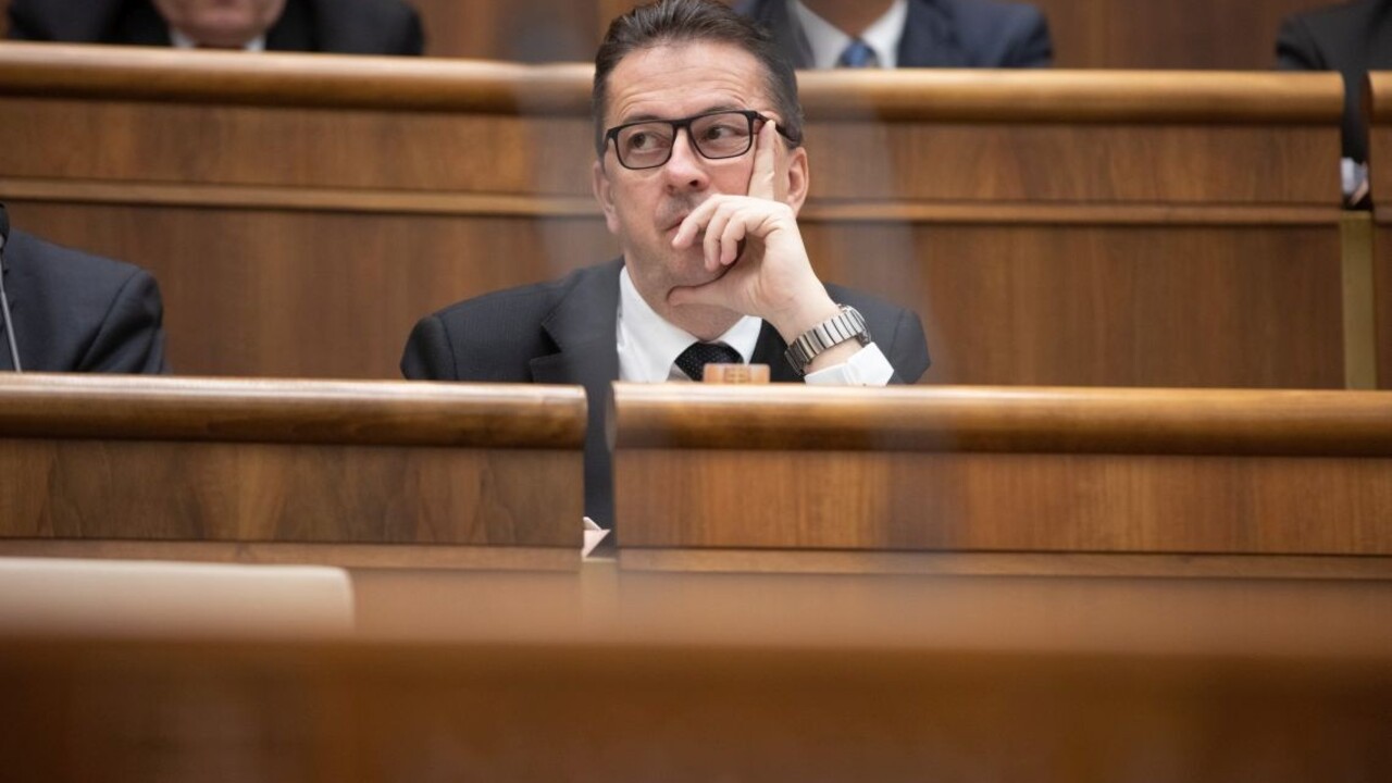 Rozhodnú o Glváčovi. Opozícia odovzdala podpisy na jeho odvolávanie