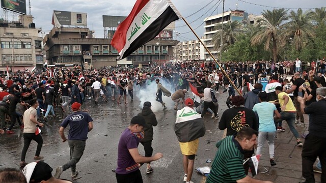 Irakom opäť otriasajú protesty, vypuklo násilie a obetí pribúda