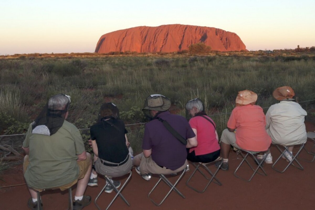 australia-uluru-57045-e8bb9b9e8ece485190a9ef289cac20a5_39724273.jpg